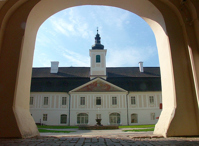 File:SzentantalFotoThalerTamas.JPG