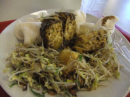 Tahu telor: tofu and vegetables