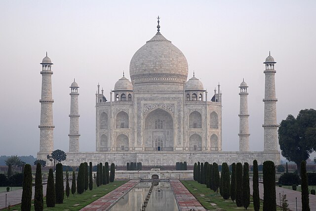 taj mahal in full moon