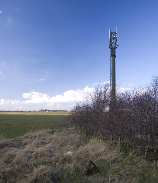 File:Telephone mast, Ottringham - geograph.org.uk - 1719402.jpg