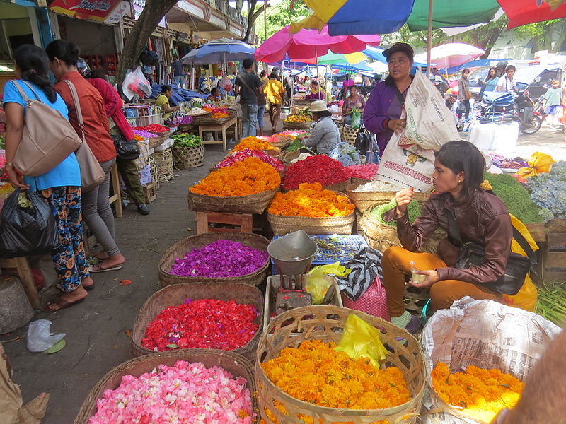 File:The flowers markrt in Bali.JPG