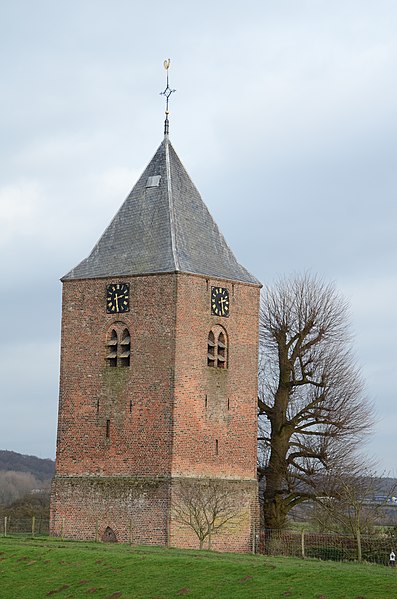 File:The historic brickwork tower of the church of Heteren at 8 Januari 2014 - panoramio.jpg