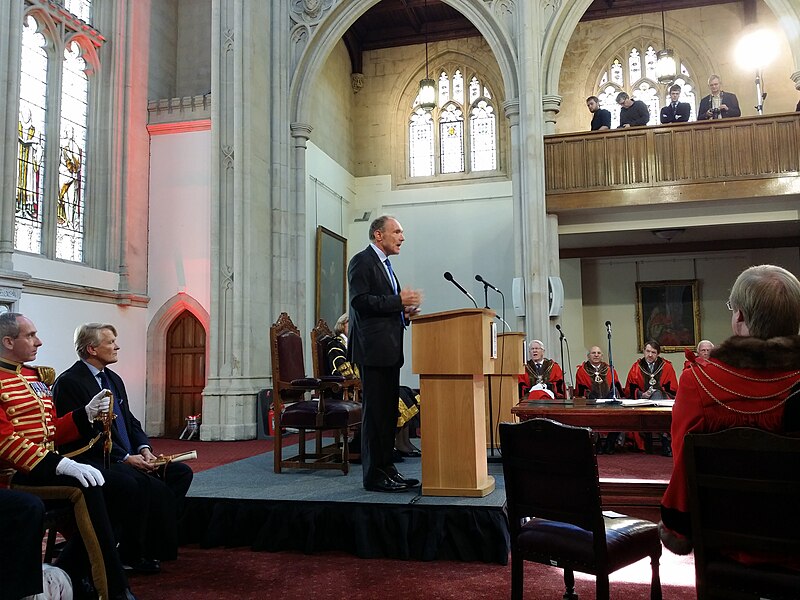 File:Tim Berners-Lee Freedom of the City - 17.jpg