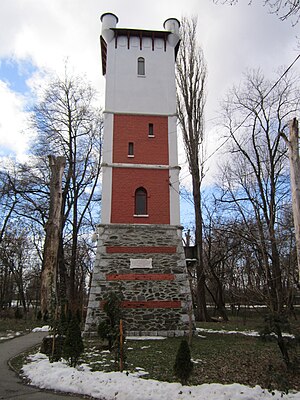 Tower Central Parc Tragu Jiu 2013.JPG