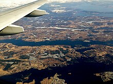 Aus einem Flugzeug heraus fotografierte Fjordlandschaft