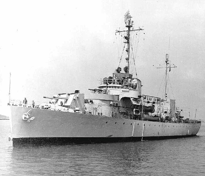 File:USCGC Owasco (WPG-39) off Hawkins Point, Maryland (USA), on 5 May 1946 (930-1).jpg