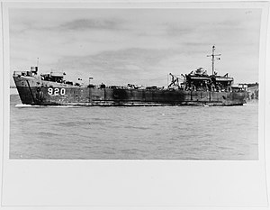 USS LST-920, yaklaşık 1945-1946.jpg