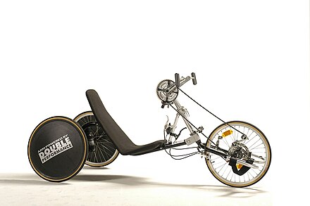 Handcycle with low stance and recumbent riding position
