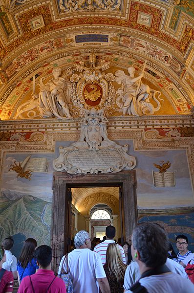 File:Vatican Museums-6 (73).jpg