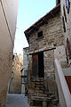 Français : Vieille maison en rénovation en Aramon en Avril 2008.