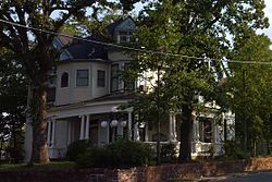 W. H. Moore House 001.jpg