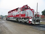 33. KWDie dieselelektrische Lokomotive #4025 der Baureihe EMD SD40-2 von der US-amerikanischen Eisenbahngesellschaft Wisconsin and Southern Railroad in Sonderlackierung zum 25. Jubiläum der Gesellschaft 2005 in Madison, Wisconsin.