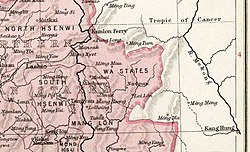 Gli Stati Wa in una mappa del Gazetteer imperiale dell'India.  Notare il confine con la Cina contrassegnato da una linea rosa più scura discontinua, a differenza dello stato di Kengtung a sud e di North Hsenwi a nord.