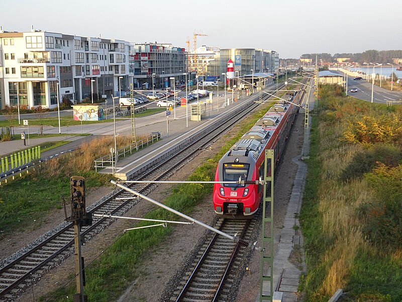 File:Warnemünde Werft railway station 2018-10-06 07.JPG