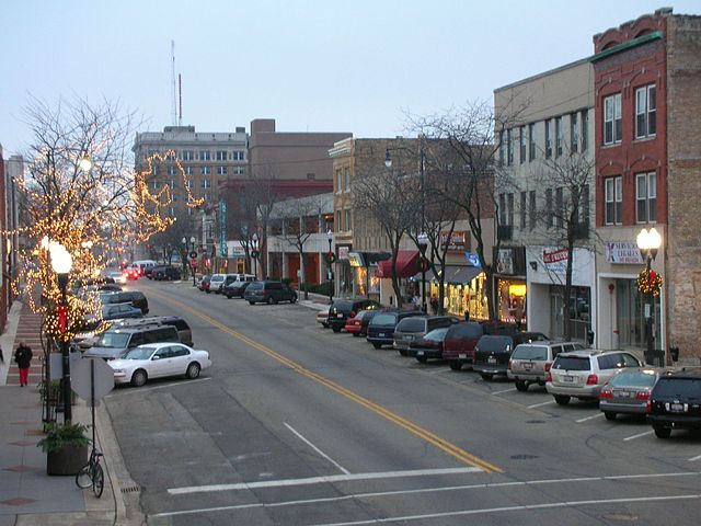 Image: Waukegan Downtown During the Holidays