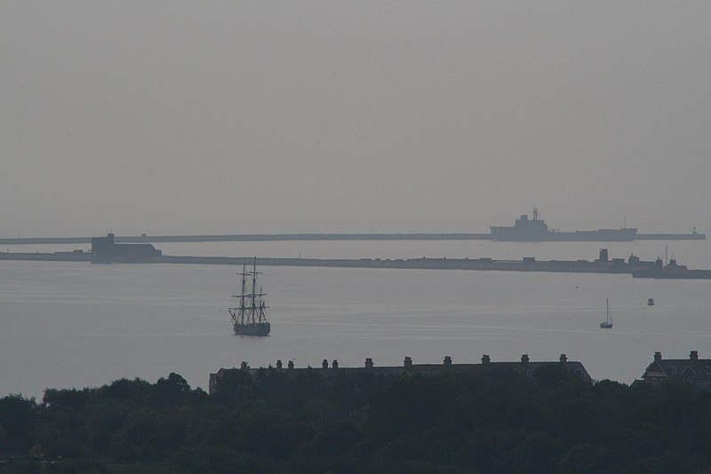 File:Weymouth Bay - geograph.org.uk - 559916.jpg