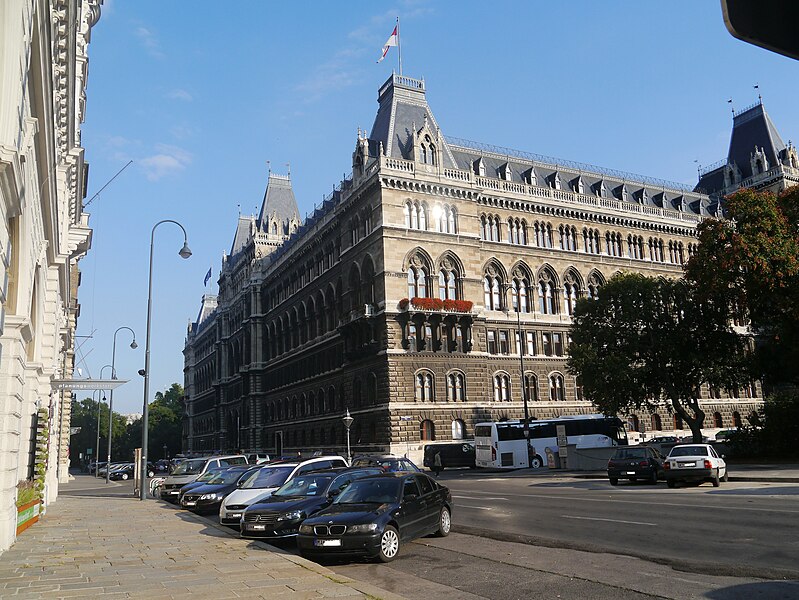 File:Wien Rathaus 8.JPG