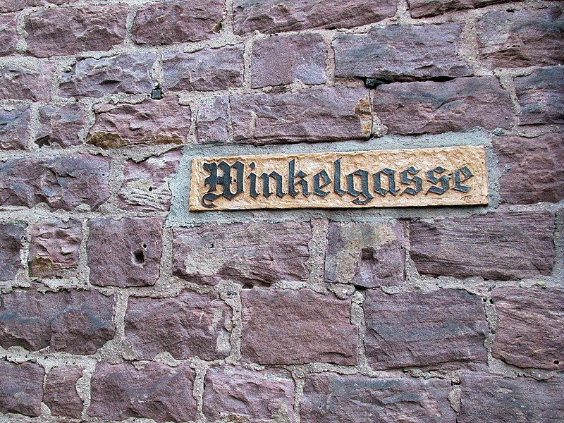 File:Winkelgasse in Ettlingen - panoramio.jpg
