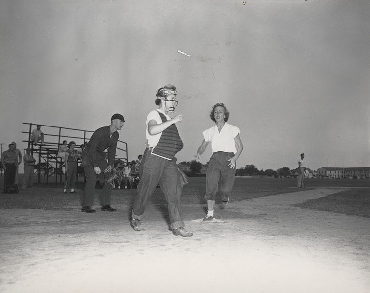 File:Women Marines Softball (6895711470) (cropped).jpg