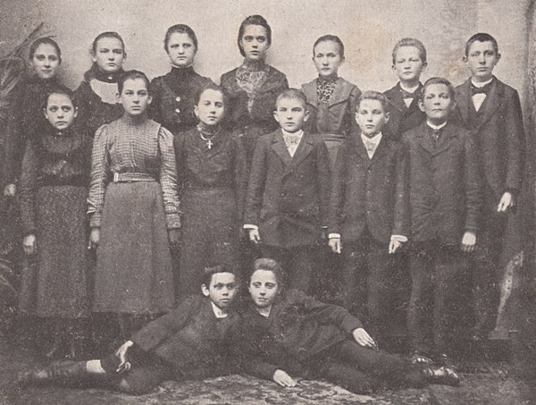 Children from Września who participated in the school strike in response to the banning of the Polish language.