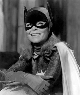 Yvonne Craig dans le rôle de Barbara Gordon dans la série télévisée de Batman en 1967.