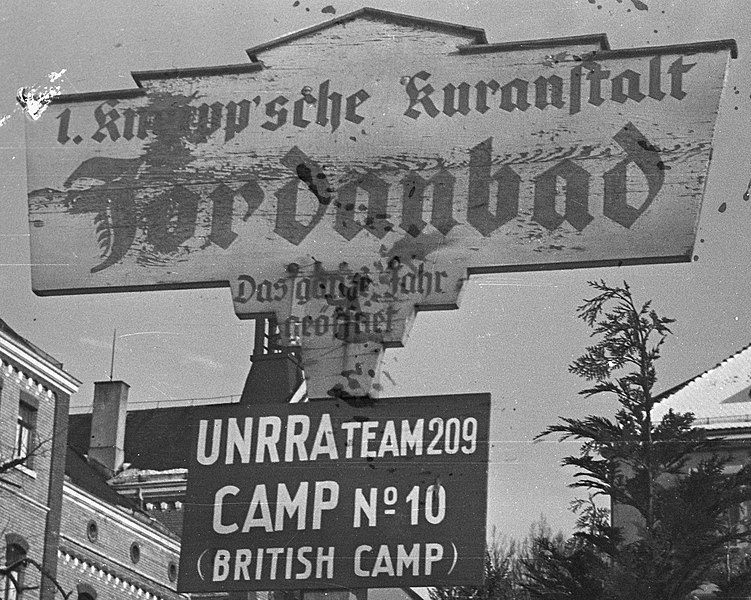 File:"Jordanbad" "UNRRA TEAM 209" "CAMP No. 10 (BRITISH CAMP)" SIGN DETAIL, FROM- Tehuis in Duitsland voor Joodse mensen, die ontslagen zijn uit concentratiekampe, Bestanddeelnr 901-5573 (cropped).jpg