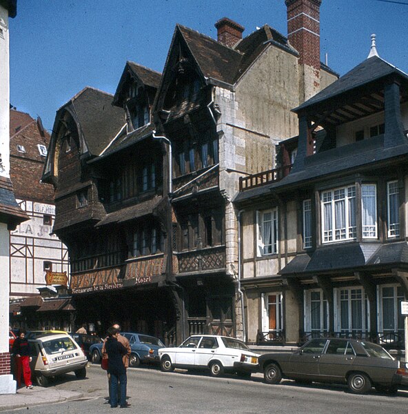 File:Étretat-118-Manoir de la Salamandre-1981-gje.jpg