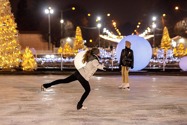 В Москве открылся каток в Парке Горького