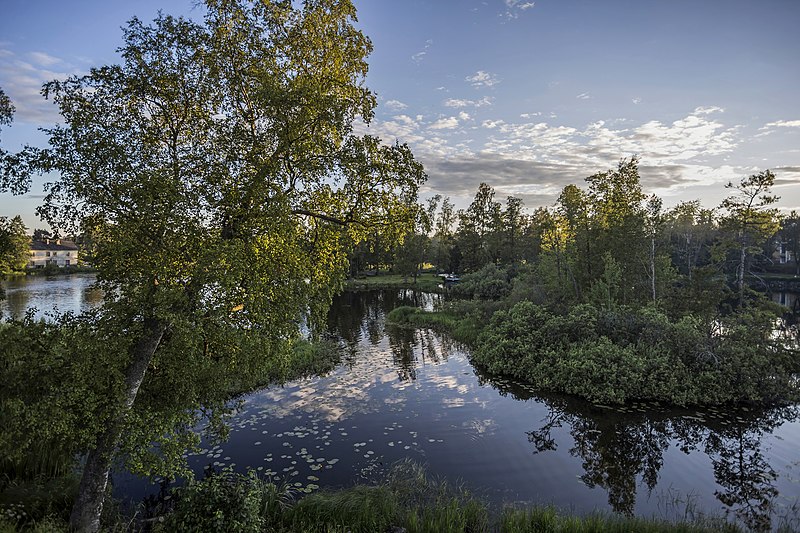 File:Приозерск - Вуокса - парк.jpg