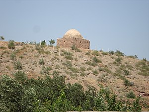 آتشكده درمعرض تخريب - panoramio.jpg