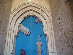 Puerta central bajo la torre vieja, con esculturas de Evaristo Bellotti