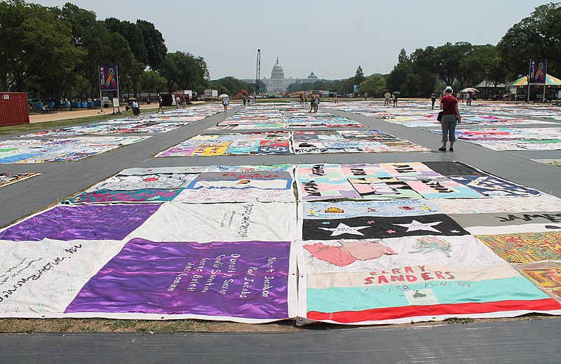 File:11a.AIDS.Quilt.Display.SFF46.WDC.8July2012 (7539344292).jpg