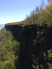 View south along the Palisades from Ruckman's Point in Palisades Interstate Park