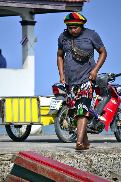 File:201304110918b Nam Khem Pier.jpg