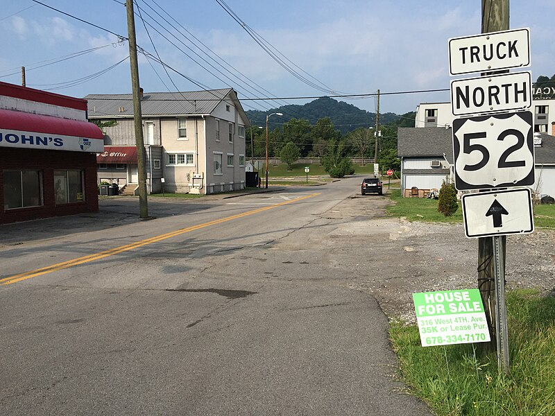 File:2017-07-22 09 14 36 View north along U.S. Route 52 Truck (Prichard Street) at 3rd Avenue in Williamson, Mingo County, West Virginia.jpg