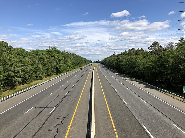 The eastbound Atlantic City Expressway in Hammonton