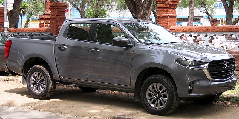 File:2022 Mazda BT-50 3.0d Turbo 4x4 (Chile) front view.jpg