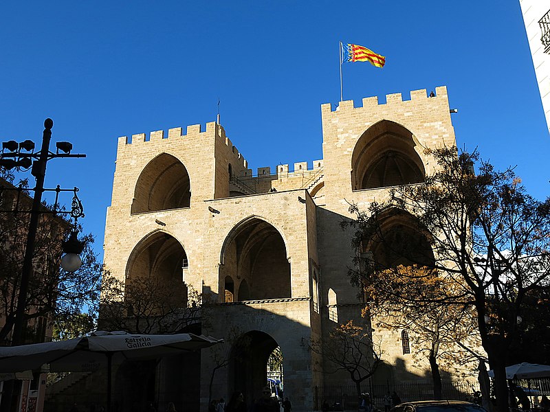 File:346 Torres dels Serrans (València), cara sud.jpg