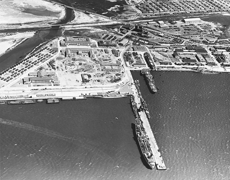 File:Aerial view of destroyers at San Diego in April 1941.jpg