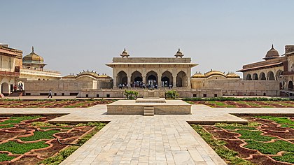 Vista interior do Forte de Agra na Índia. (definição 5 328 × 2 997)