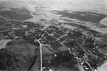 Jericho from the air in 1931 Air views of Palestine. Air route following the old Jerusalem-Jericho Road. Modern Jericho. Taken above the Ain Sultan road looking S. LOC matpc.22116.jpg