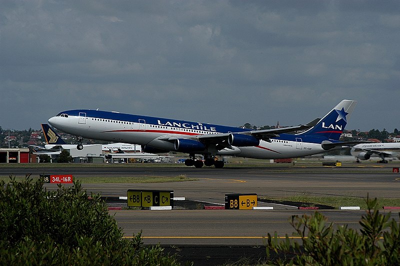 File:Airbus A340-313X, LAN Chile AN0308173.jpg