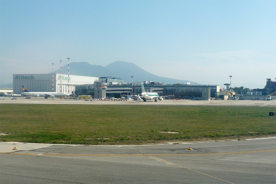 File:Airport, Ramp JP7227131.jpg