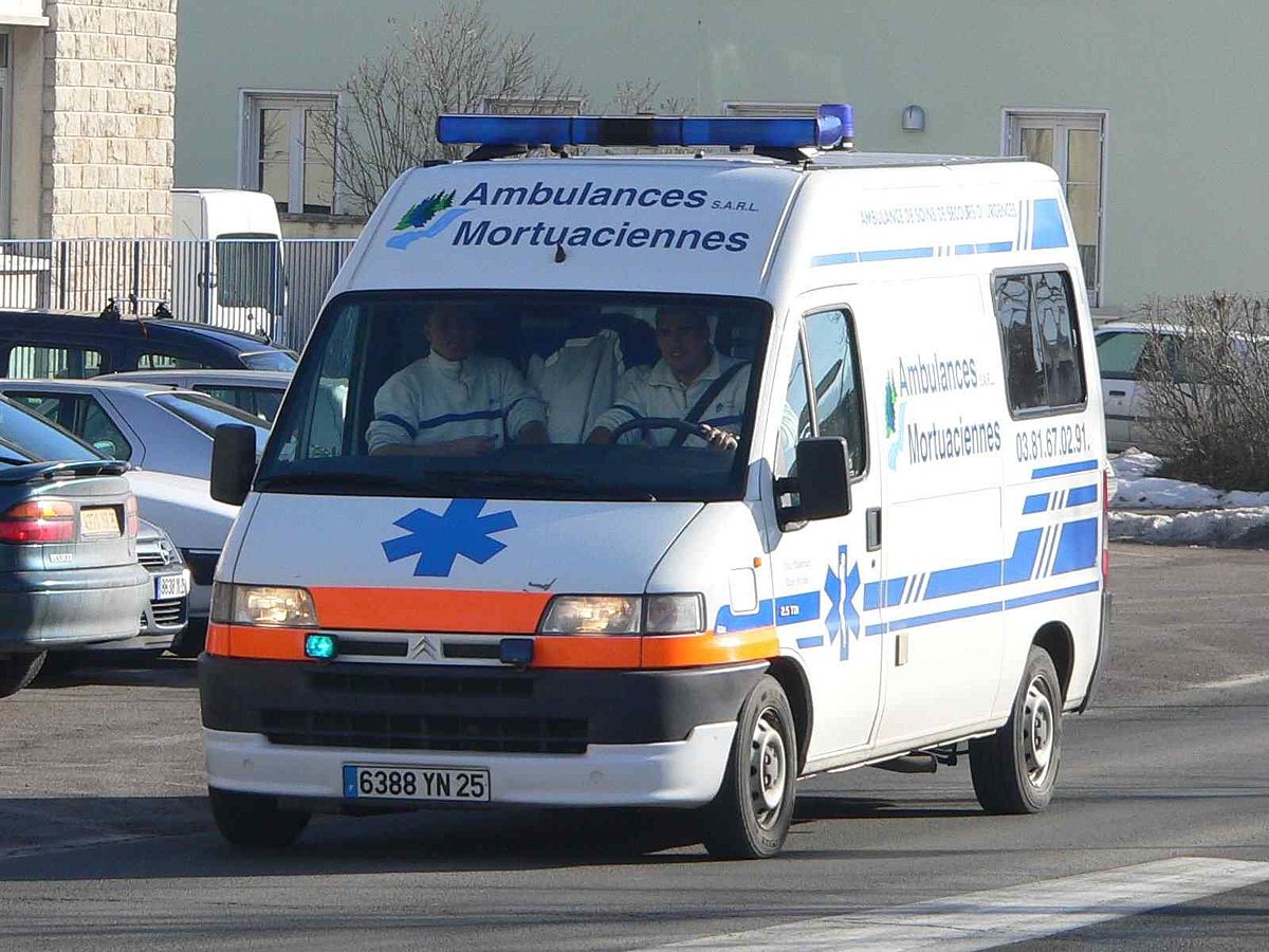 ambulance — Wiktionnaire, le dictionnaire libre