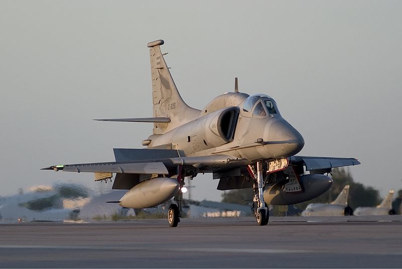 File:Argentina Air Force McDonnell Douglas A-4AR Fightinghawk Lofting-3.jpg