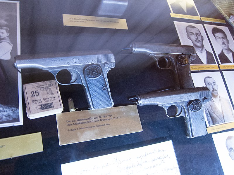 File:Assassin's pistols (28735781506).jpg