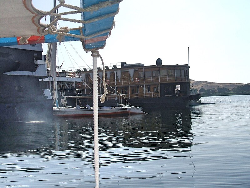 File:Aswan Sailboats, Elephantine Island, bis2007.jpg