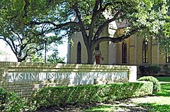 Austin Presbyterian Theological Seminary campus.jpg