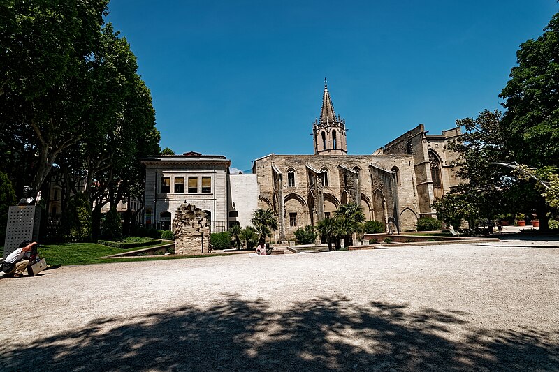 File:Avignon - Square Agricol Perdiguier - Panorama View on Cours Jean Jaurès, Cloister & Temple Saint-Martial (Église Réformée) 04.jpg