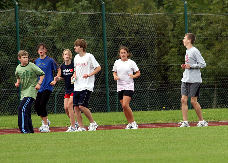 File:Backward running (1351376626).jpg